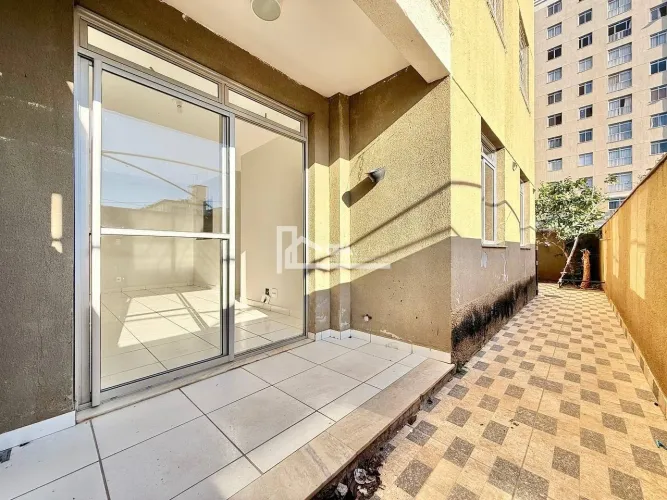 Apartamento com Área Privativa em L à Venda no bairro Santa Mônica, 3 Quartos, 1 Suíte, Ar