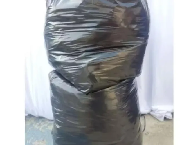 Vendo fardos de roupas para bazar,só roupas boas !! Roupas infantil e adulto 