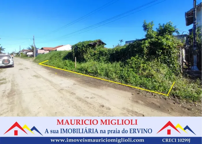 Lote murado e aterrado na Praia do Ervino