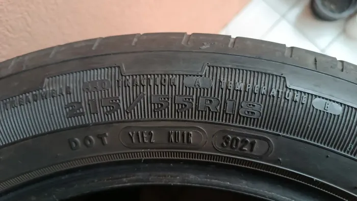 Pneu 215 55 R18