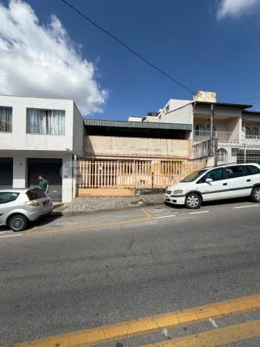 Terreno à Venda no Centro de Divinópolis MG.