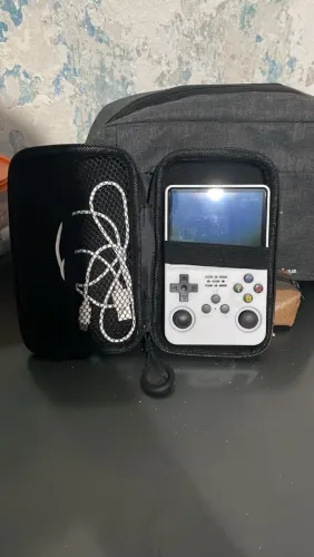 Vendo console R36Ss em bom estado