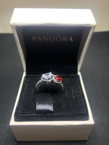 Anel Pandora Solitário ?Dois Corações Elevados?