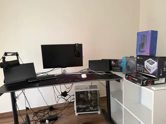 Pc gamer completo RTX 5070 Ryzen 7 5700x3D