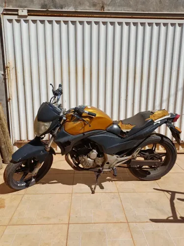 Cb 300 4.000 reais