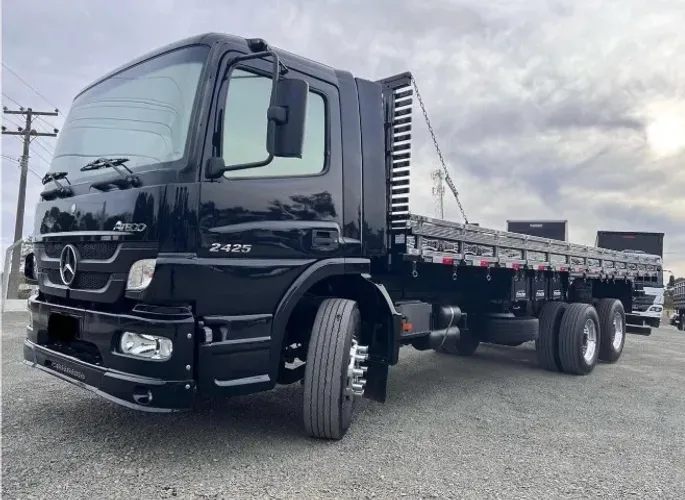 MB Atego 2425 Preto 2010 Carroceria 9,5m