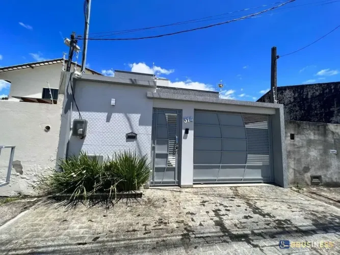 Oportunidade casa à Venda com 2 quartos, Suíte, Piscina e Área Gourmet  Parque Imperial