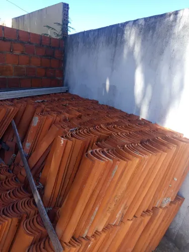 Vendo 1.000 telhas colonial muito nova faço entrega