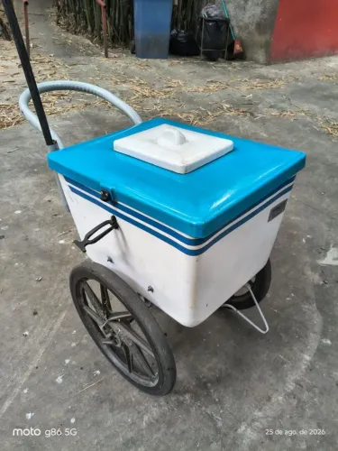 Vendo carrinho de picolé semi novo 