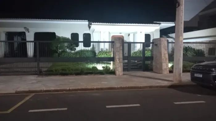 Vende-se  residência de Alto Padrão em Localização Privilegiada - Bebedouro-SP
