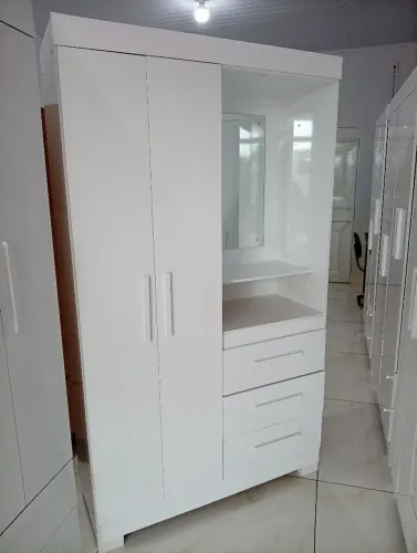 guarda roupa solteiro com espelho branco