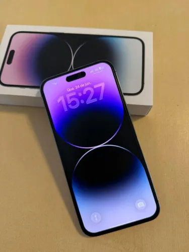 iPhone 14 Pro Max roxo.