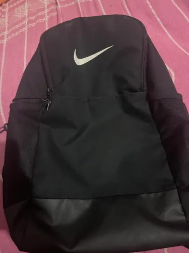 Mochila Nike grande com vários compartimentos e bolsos
