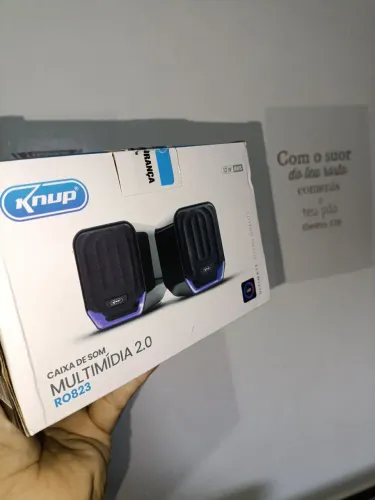 Caixa de Som 12W DE POTÊNCIA e c/ LEDS P/ PC ou Notebook KNUP - Conexão USB A e auxiliar.