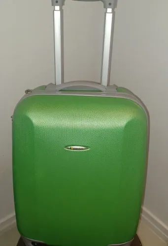 Vende mala roncato tamanho pequeno design italiano,usada mas em ótimo estado!