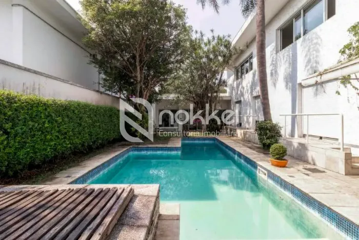 Casa de vila com 744 m², Ibirapuera 5 suítes à venda no bairro Jardim Luzitânia.