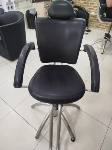 Kit 3 cadeiras de estética por R$ 1.800