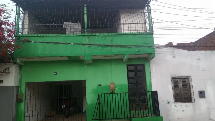 Alugo casa Canindezinho 