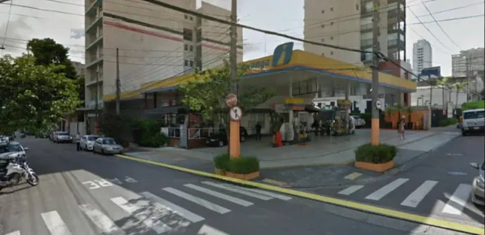 Loja em posto na Rua Brigadeiro Galvão, 772 623 m²