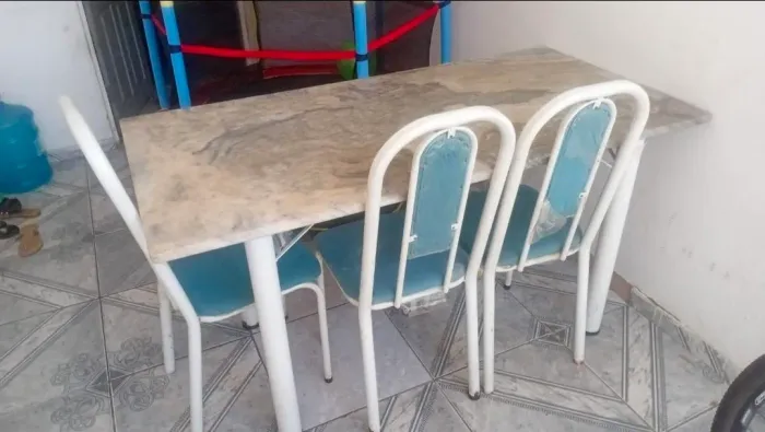 Mesa de marmore 3 cadeiras