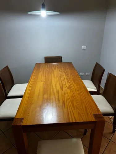 Mesa de madeira freijó (tok stok)