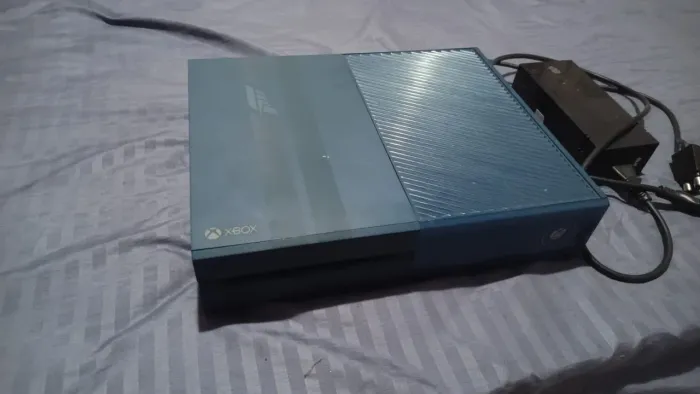 Vendo um Xbox one FAT bem conservado e revisado funcionando perfeitamente.SEM CONTROLE .