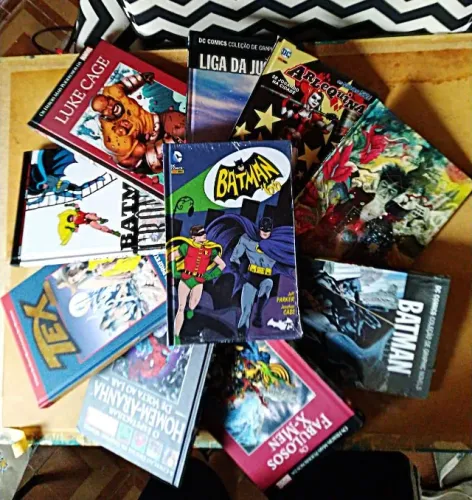 Capa Dura 9 Vol. Marvel Dc Panini Salvat Eaglemoss Batman 66 Homem-aranha Arlequina X-men 
