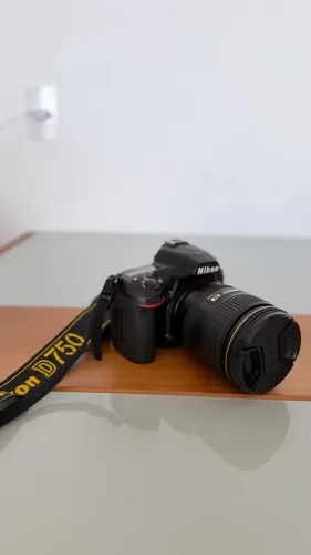 Nikon D750 + Lente 24-120mm f/4 - 27.000 cliques - Praticamente Nova 