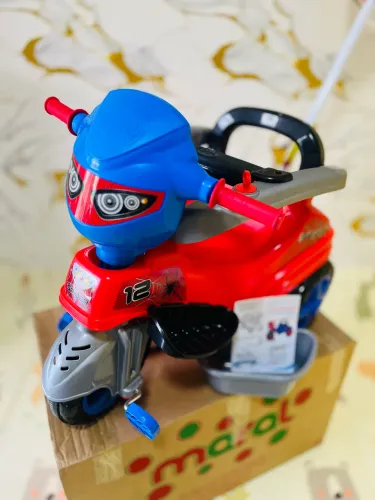 Carrinho de passeio com pedal NOVO LACRADO