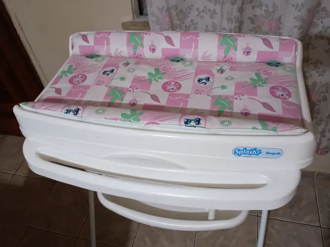 Banheira com trocador e suporte