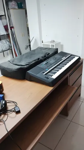 TECLADO YAMAHA PSR - 473 com capa
