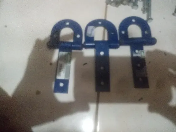 Três dobradiças de sobrepor 