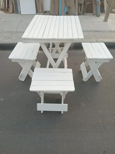 Jogo de mesa e banquinho 