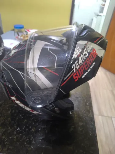 Capacete articulado 