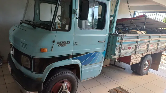 Vende- se 608 D