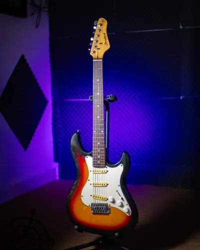 PROMOÇÃO Guitarra Stratocaster Strinberg STS-100 Sunburst