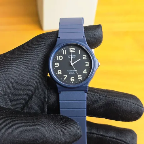 Relógio Casio MQ-24UC-2BDF azul 34mm