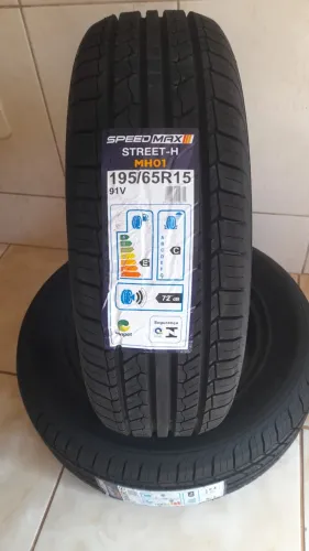 Par de Pneus 195/65R15 SpeedMax - Novos 400,00 o par.