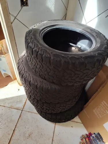 Pneus 235/60/16 -