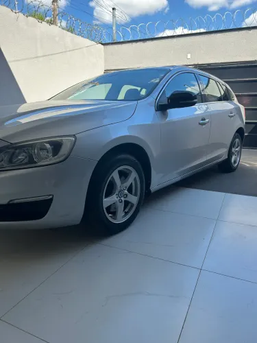 Volvo V60 T-5 Momentum 2.0 245cv 5P 2015