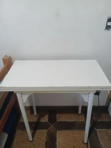 Mesa de escritório/computador branca - Estrutura firme
