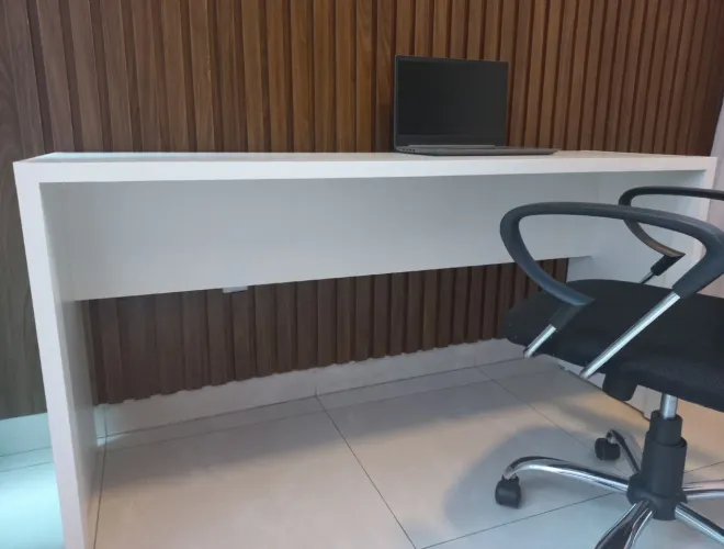 Escrivaninha para computador nova em mdf 