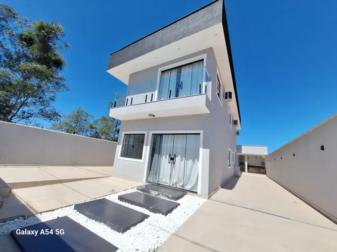 Amparo imoveis- Vende 4 quartos sendo 2 suítes área gourmet e piscina- Araruama