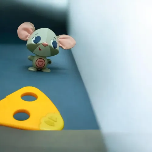 Ratinho interativo Tiny Love. Procure e ache.