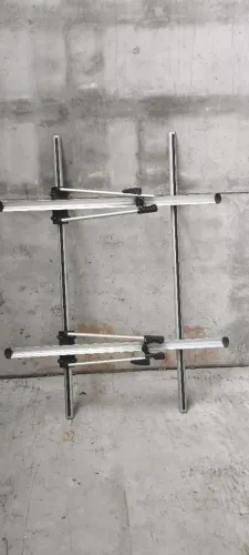 Suporte para bike Kiussi em alumínio com trava antifurto. 2 calhas para 2 bikes