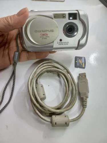 Câmera Digital Vintage Olympus Camedia D-390 + Cartão 256MB + Cabo USB.