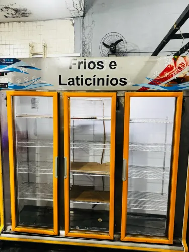 Geladeira expositora 3 portas em perfeito funcionamento