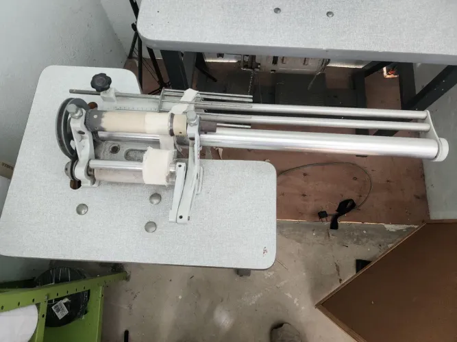 Máquina Industrial de Cortar Viés 1 Faca com Mesa, Motor e Pedal