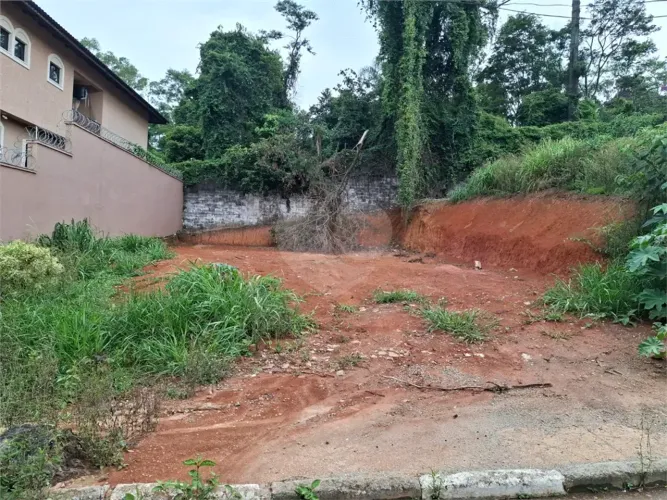 TERRENO em condomínio fechado na Vila Albertina com 338m2