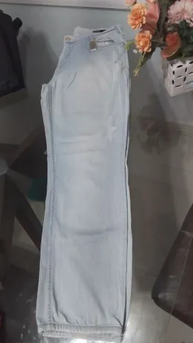 Calça Jeans Feminina Forum Lavagem Clara Com Aviamentos Dourados número 44